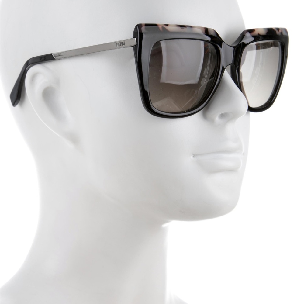 SOLD!!!Fendi sunglasses